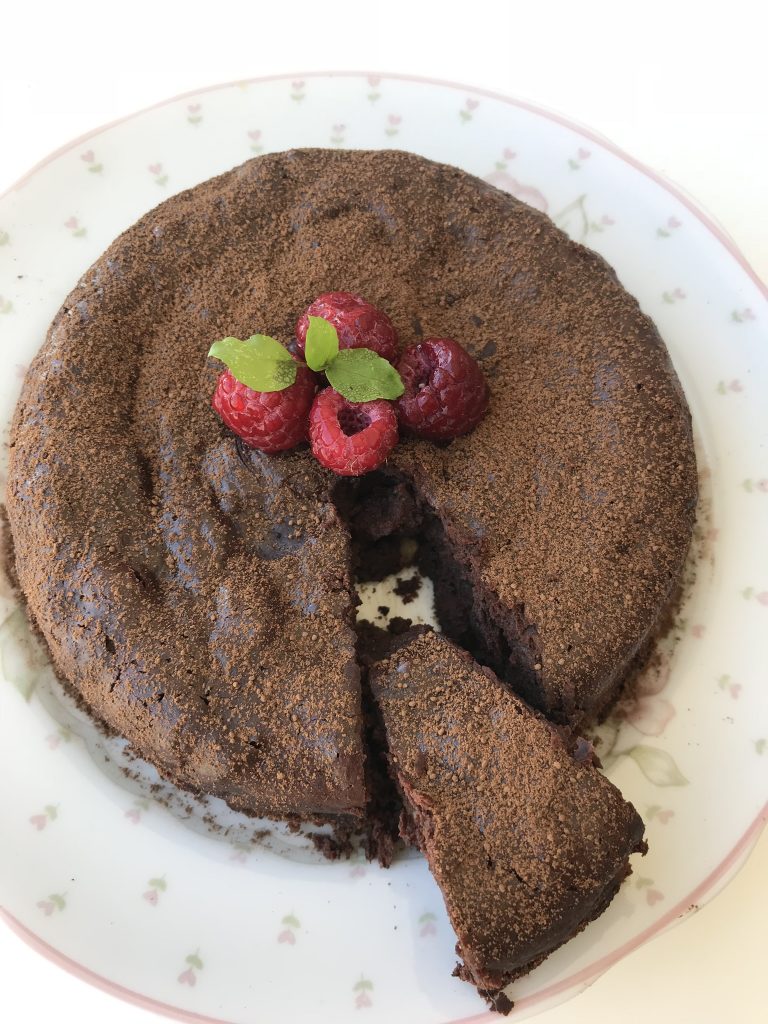 Bolo de chocolate sem farinha e lactose