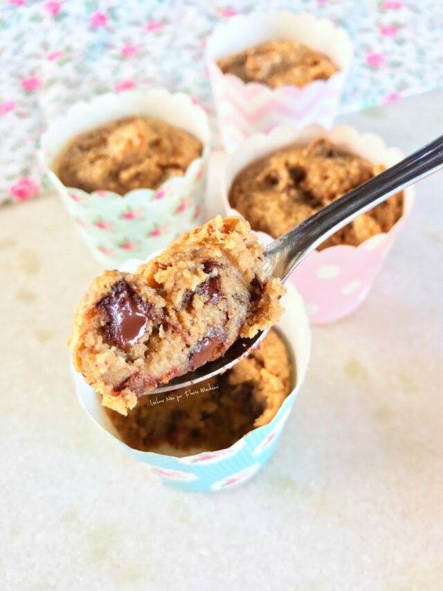 Bolo vegano sem glúten de baunilha e chocolate